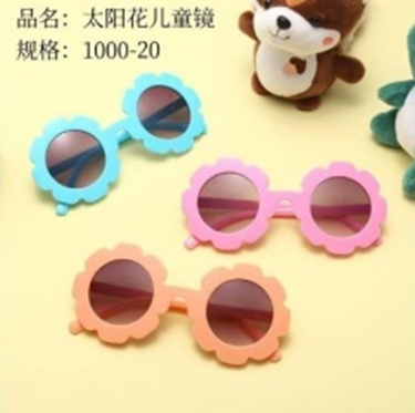 kính chống nắng trẻ em