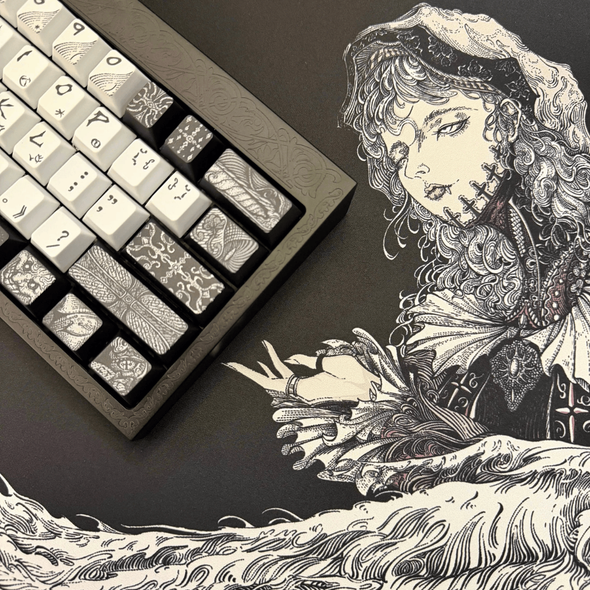 LÓT CHUỘT GAMING Feng Villain, Bề Mặt Control Được Dệt Siêu Mịn, Viền May Chìm, Base Polyurethane XSOFT, Size 490x420x4mm