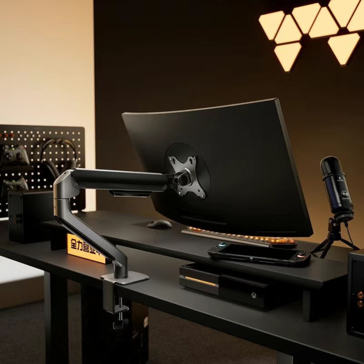 Arm Màn Hình Máy Tính Brateck E350 – Hỗ Trợ Màn 17”-32”, Tải Trọng 9Kg, Xoay Gập Linh Hoạt Chuẩn Công Thái Học