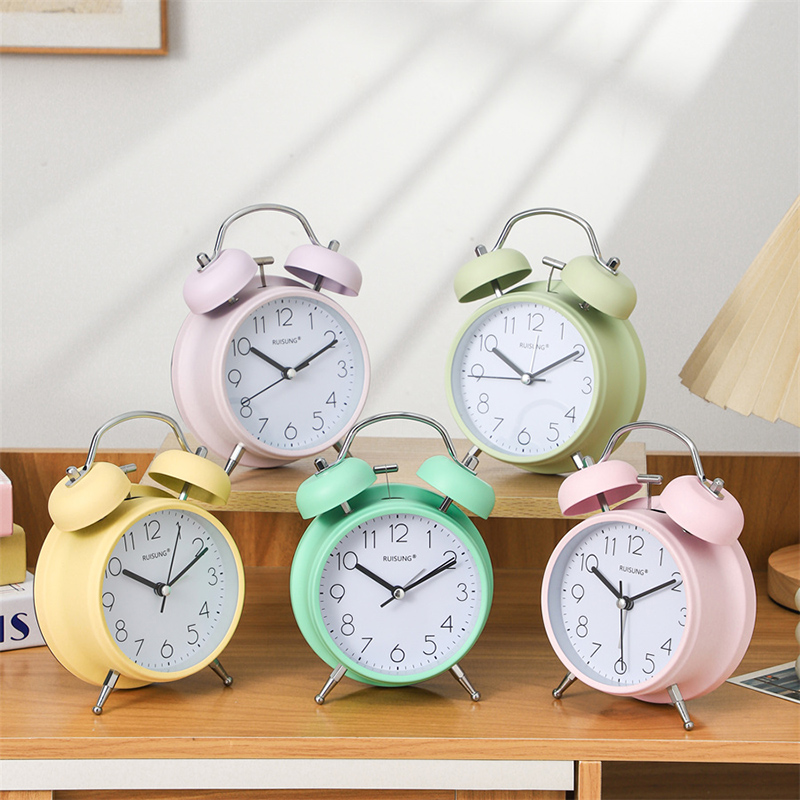 Tại Sao Bạn Nên Mua Đồng Hồ Chuông Reo Decor Để Bàn Size Lớn Có Đèn LED Xem Ban Đêm - 3304PA Tại Khosivn?