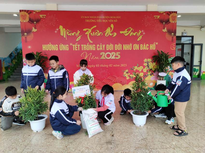Trường Tiểu học Yên Sở hưởng ứng phong trào “Tết trồng cây đời đời nhớ ơn Bác Hồ” xuân Ất Tỵ 2025