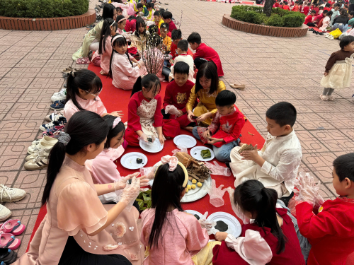 HOẠT ĐỘNG TRẢI NGHIỆM “Vui làm bánh Tết – Gìn giữ nếp xưa”