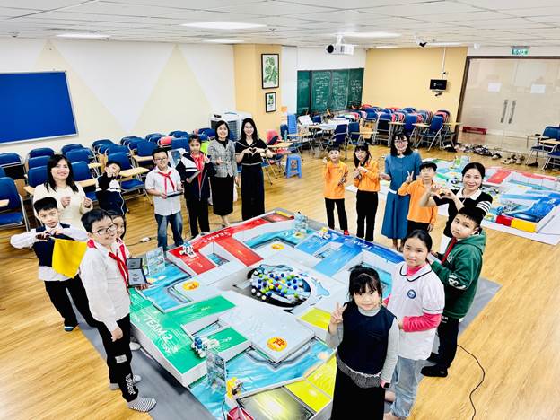 CÔ VÀ TRÒ TRƯỜNG TIỂU HỌC YÊN SỞ TÍCH CỰC CHUẨN BỊ KHỞI ĐỘNG CHƯƠNG TRÌNH “NGÀY HỘI TIẾNG ANH – STEM – ROBOTICS” CẤP TIỂU HỌC NĂM HỌC 2025–2026