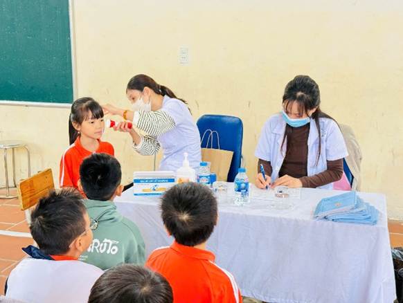 KHÁM SỨC KHỎE ĐỊNH KÌ CHO HỌC SINH  ĐẦU NĂM HỌC 2025 - 2026