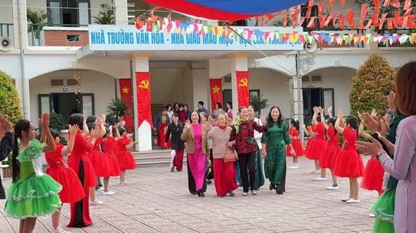 TRI ÂN NHỮNG NGƯỜI LÁI ĐÒ THẦM LẶNG