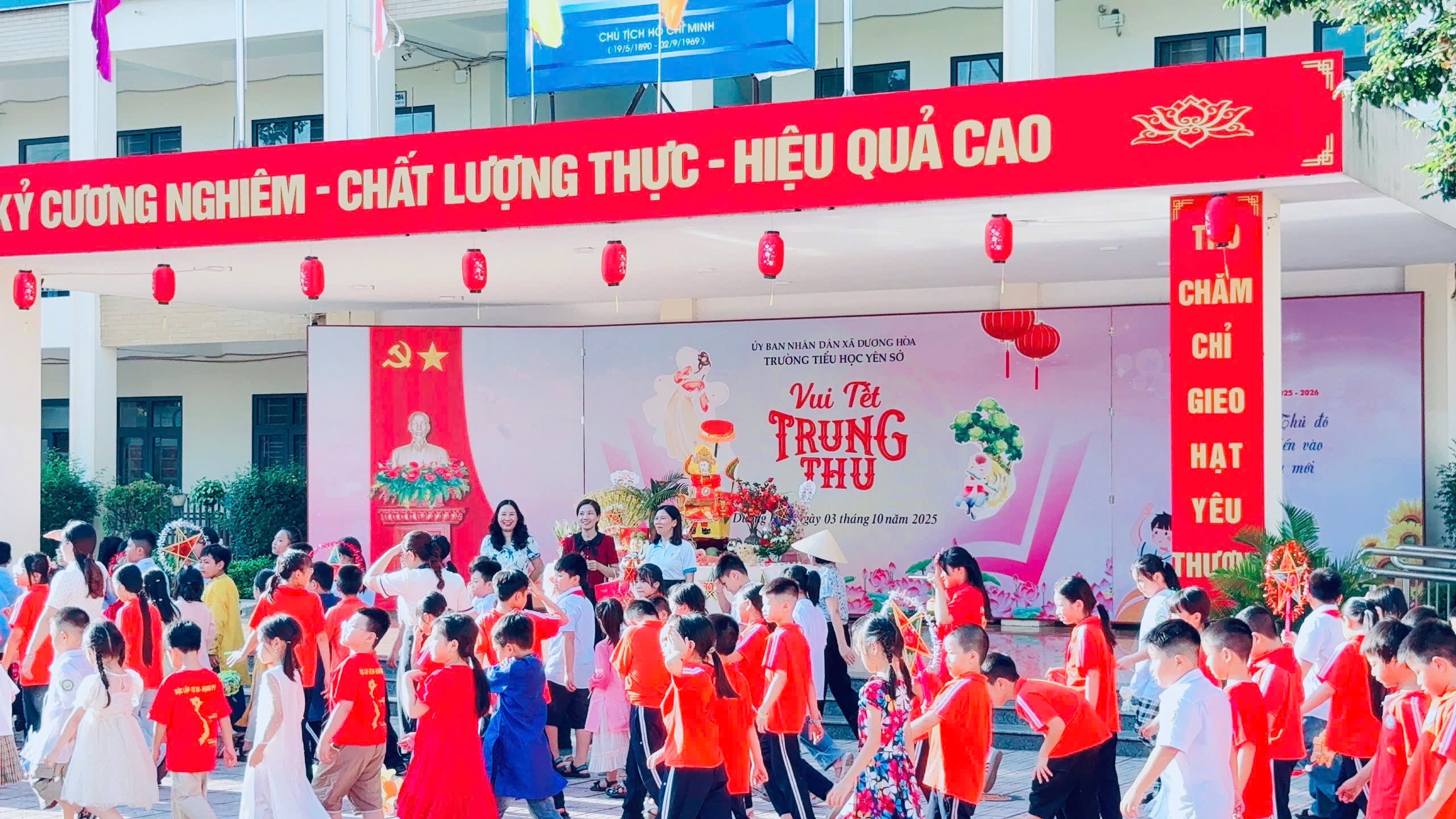 Trường Tiểu học Yên Sở tổ chức Vui Trung thu cho học sinh