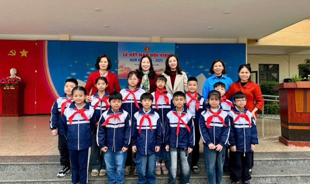 LỄ KẾT NẠP ĐỘI VIÊN - NIỀM TỰ HÀO CỦA MỖI SAO NHI ĐỒNG