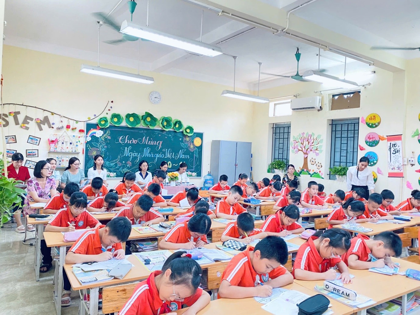 BỒI DƯỠNG CHUYÊN MÔN, PHÁT HUY SÁNG TẠO  TRONG HỘI THI GIÁO VIÊN GIỎI CẤP TRƯỜNG