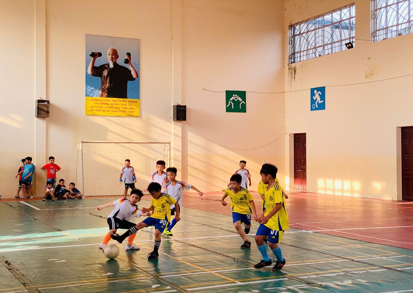 Hấp dẫn giải bóng đá mini cấp trường năm học 2024-2025