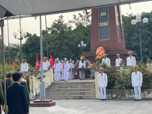 TRƯỜNG TIỂU HỌC YÊN SỞ THĂM VIẾNG NGHĨA TRANG LIỆT SĨ  NHÂN NGÀY THÀNH LẬP QUÂN ĐỘI NHÂN DÂN VIỆT NAM