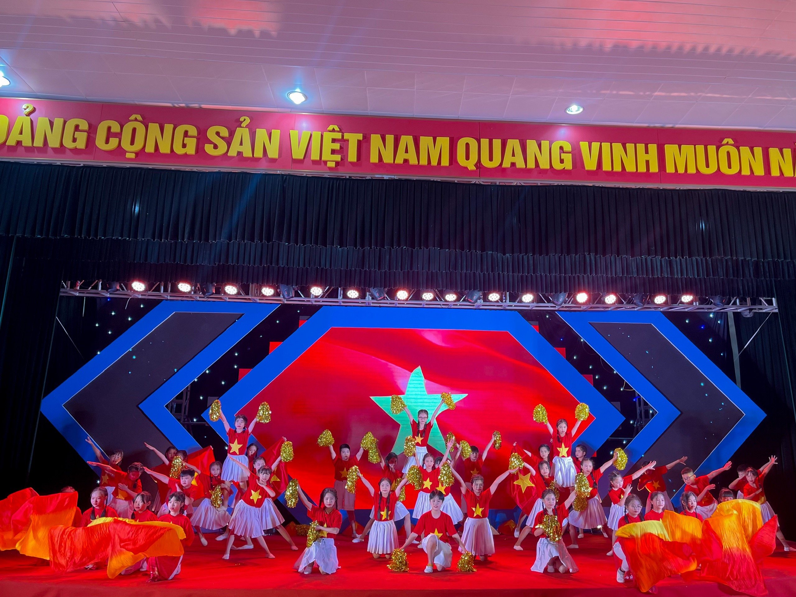 Trường TH Yên Sở tham Liên Hoan nghệ thuật Sắc màu tuổi thơ