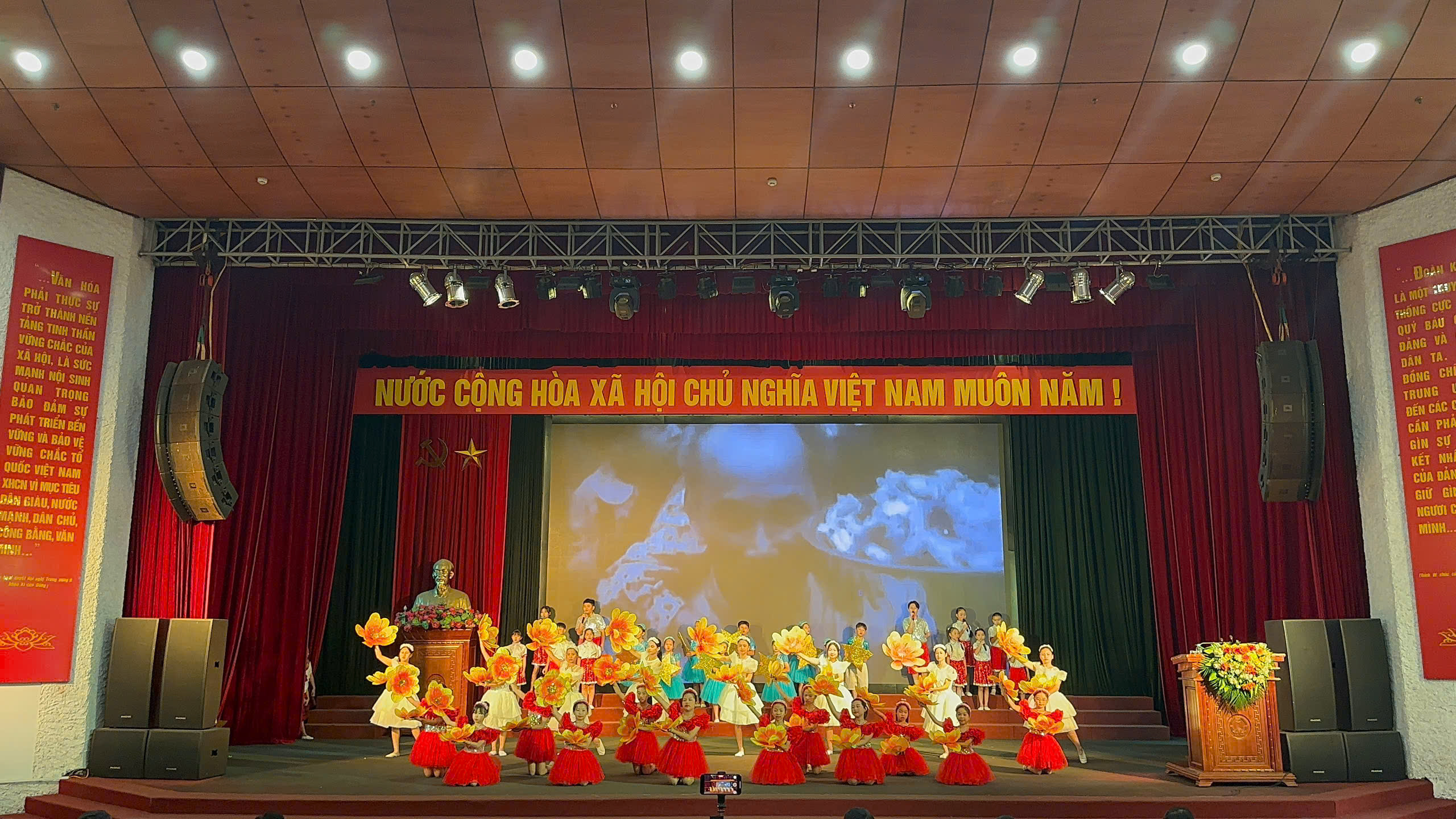 Trường tiểu học Yên Sở tham gia Lễ tuyên dương khen thưởng học sinh tiêu biểu huyện Hoài Đức năm học 2024-2025