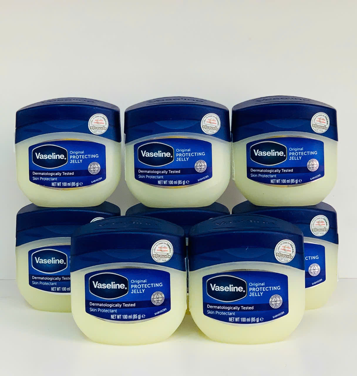 Sáp Dưỡng Ẩm Vaseline Original Protecting Jelly 100ml, được chiết xuất từ mỡ khoáng tinh khiết an toàn cho mọi loại da - SWOT