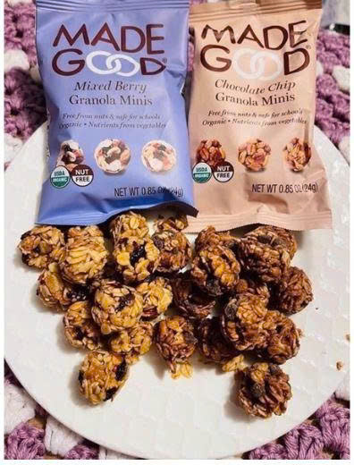 Bánh ngũ cốc MadeGood Organic Granola Bites - 576gr - có hai hương vị thơm ngon là chocolate chip và trái cây hỗn hợp (mixed berry) - SWOT