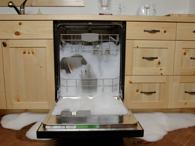 Nước rửa bát có thể sử dụng cho máy rửa bát hay không?