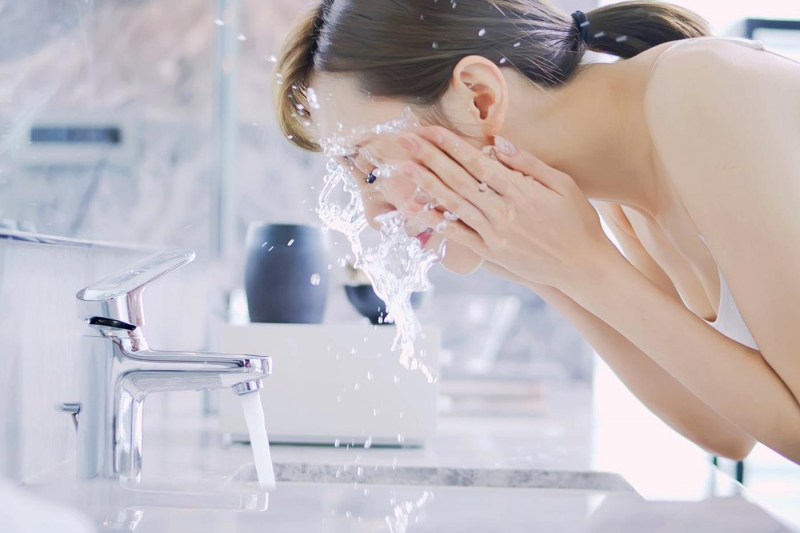 Tác hại của Clo lên da và Giải pháp cân bằng pH hoàn hảo với nước RO