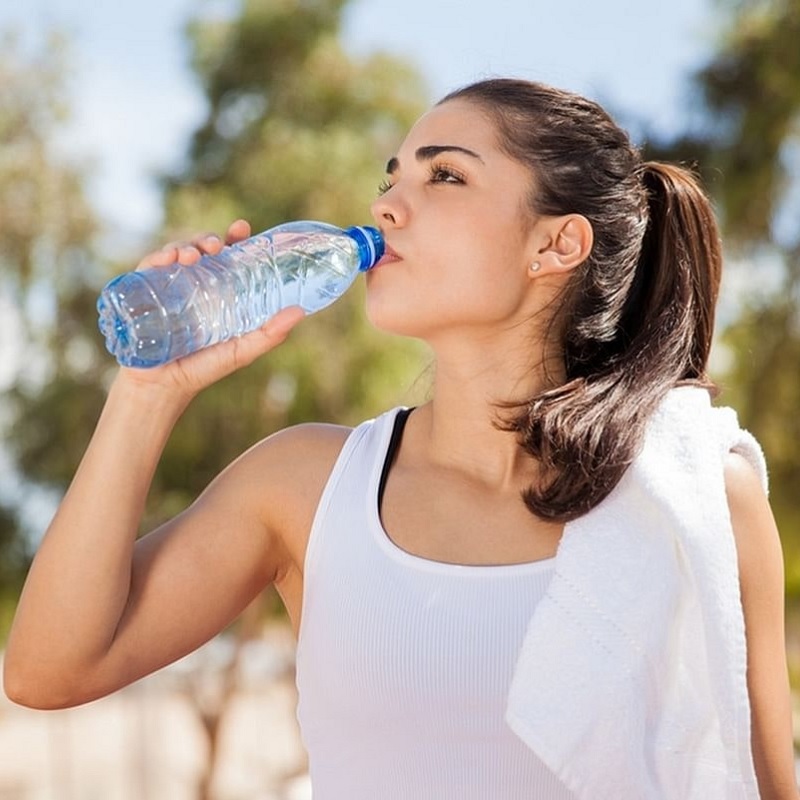 Tập gym nên uống gì? Uống bao nhiêu nước trong mỗi buổi tập?