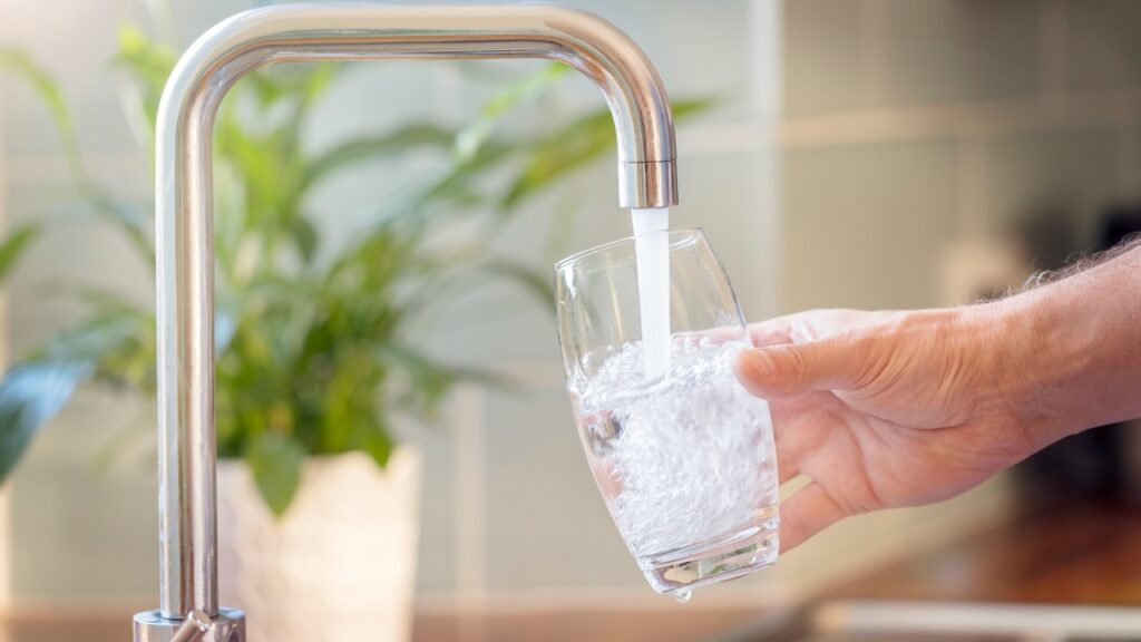 Tap Water là gì? Những điều cần lưu ý khi dùng Tap Water