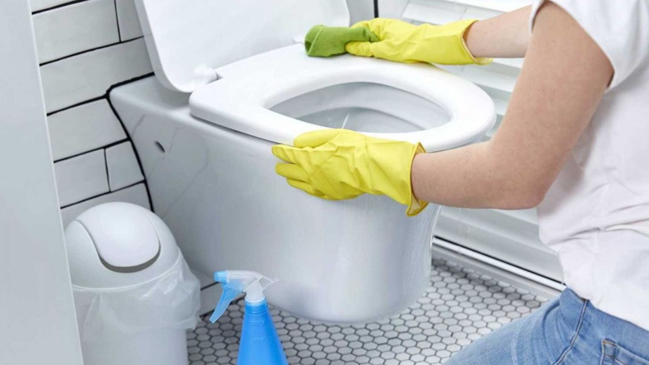 khu-mui-hoi-cong-trong-nha-ve-sinh-1