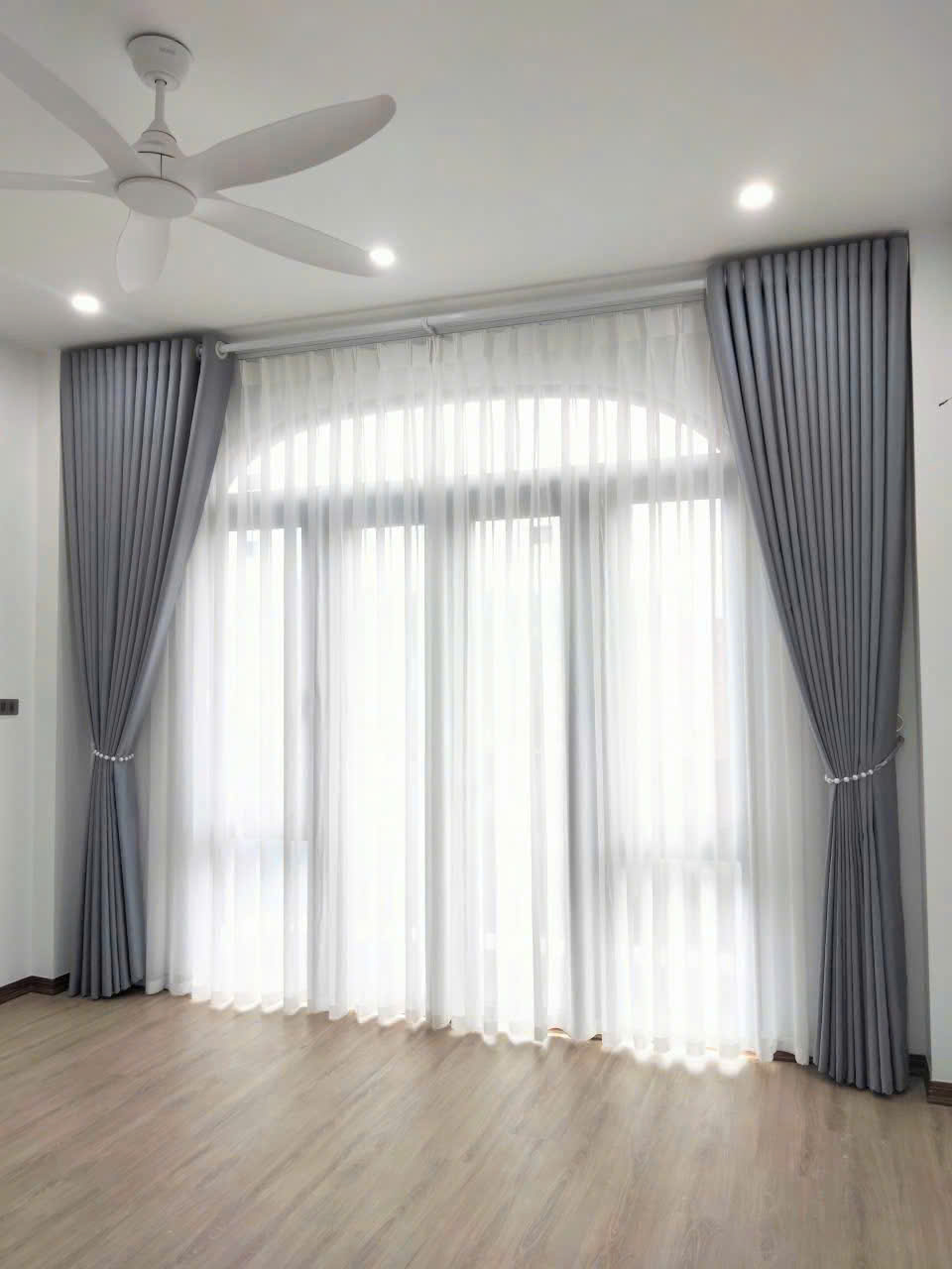 Rèm vải màu xám
