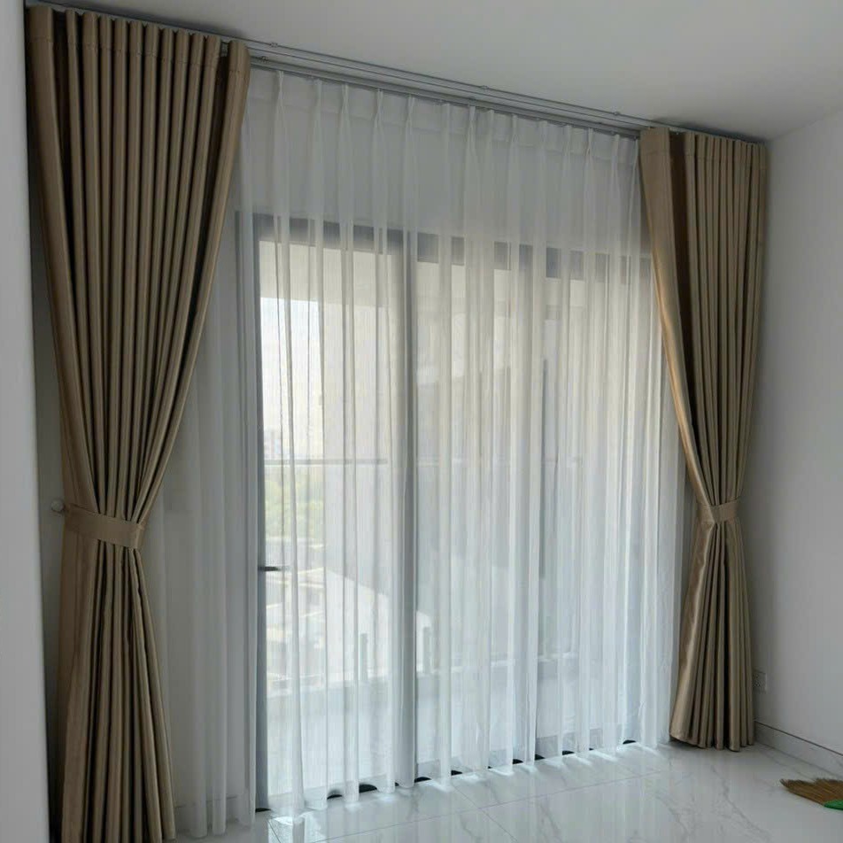 Rèm vải 2 lớp cản sáng màu vàng + voan trắng