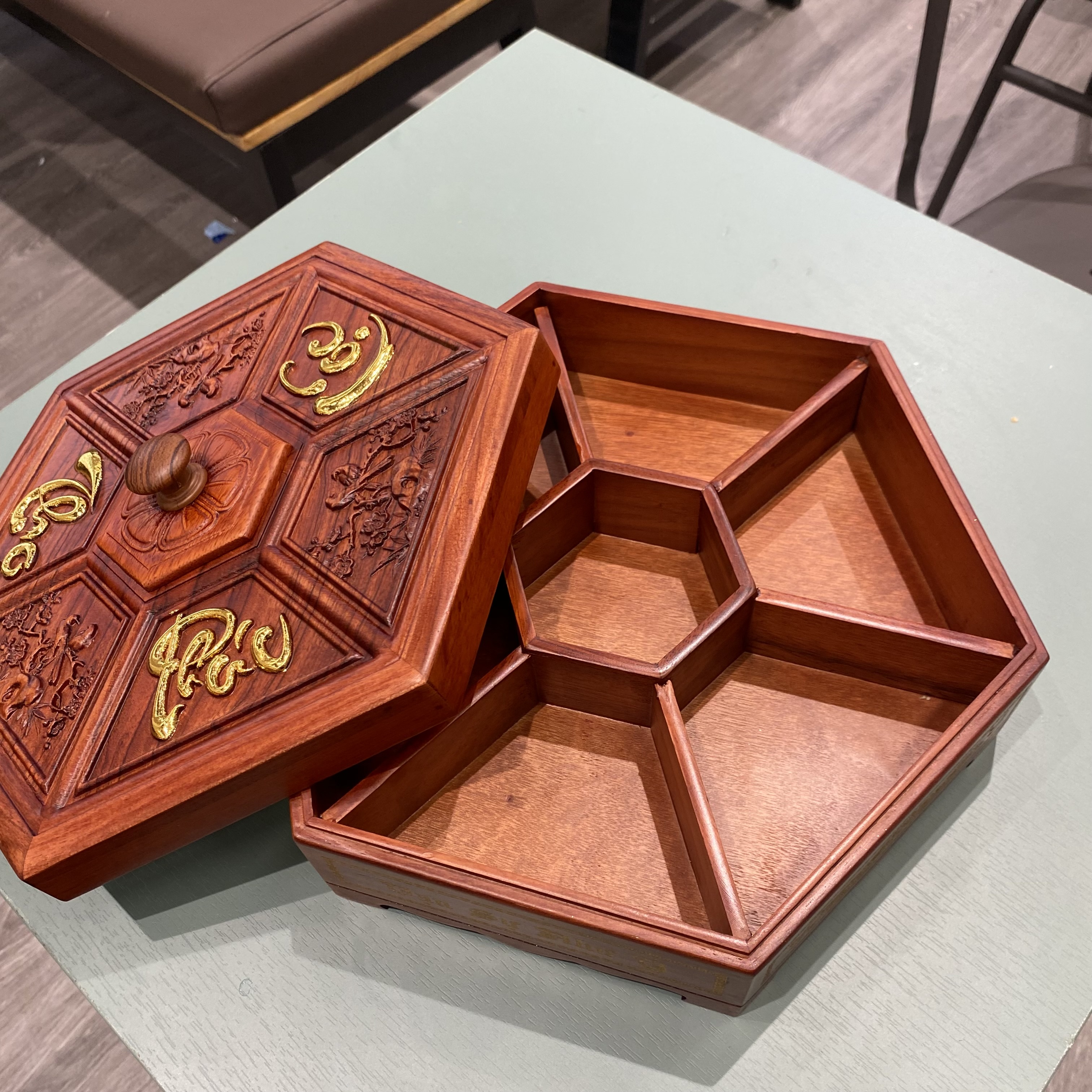 Khay đựng bánh kẹo Tết Phúc-Lộc-Thọ gỗ Hương