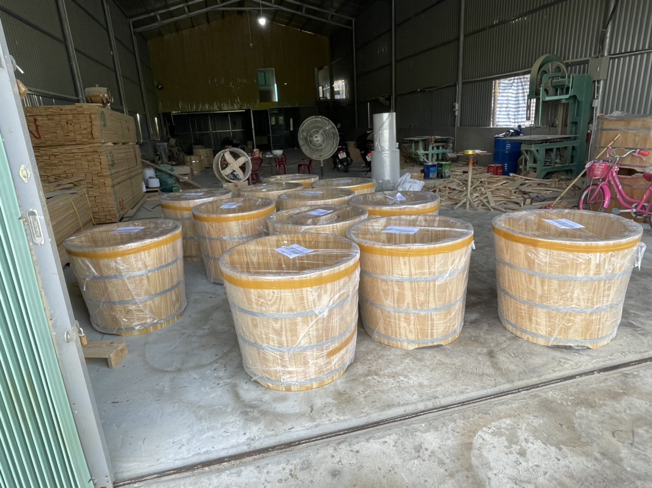 Bồn tắm tròn gỗ thông giá rẻ của xưởng Đại Việt, giá tốt, chất lượng