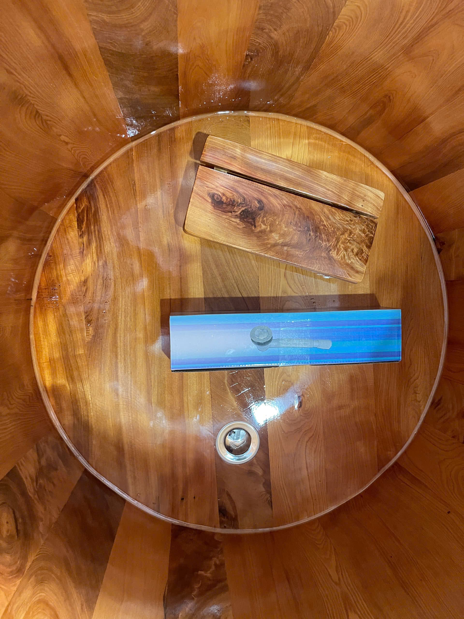 Bồn Tắm Đứng Bằng Gỗ Pơ Mu