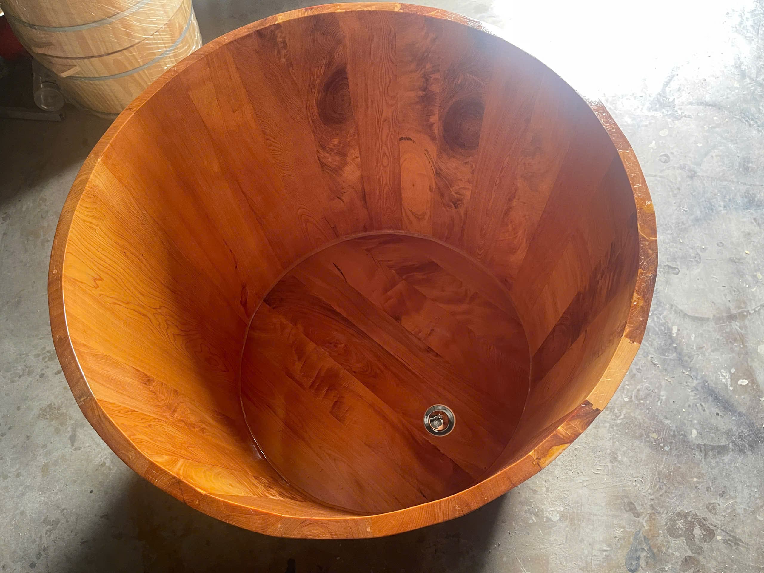 Bồn Tắm Đứng Bằng Gỗ Pơ Mu