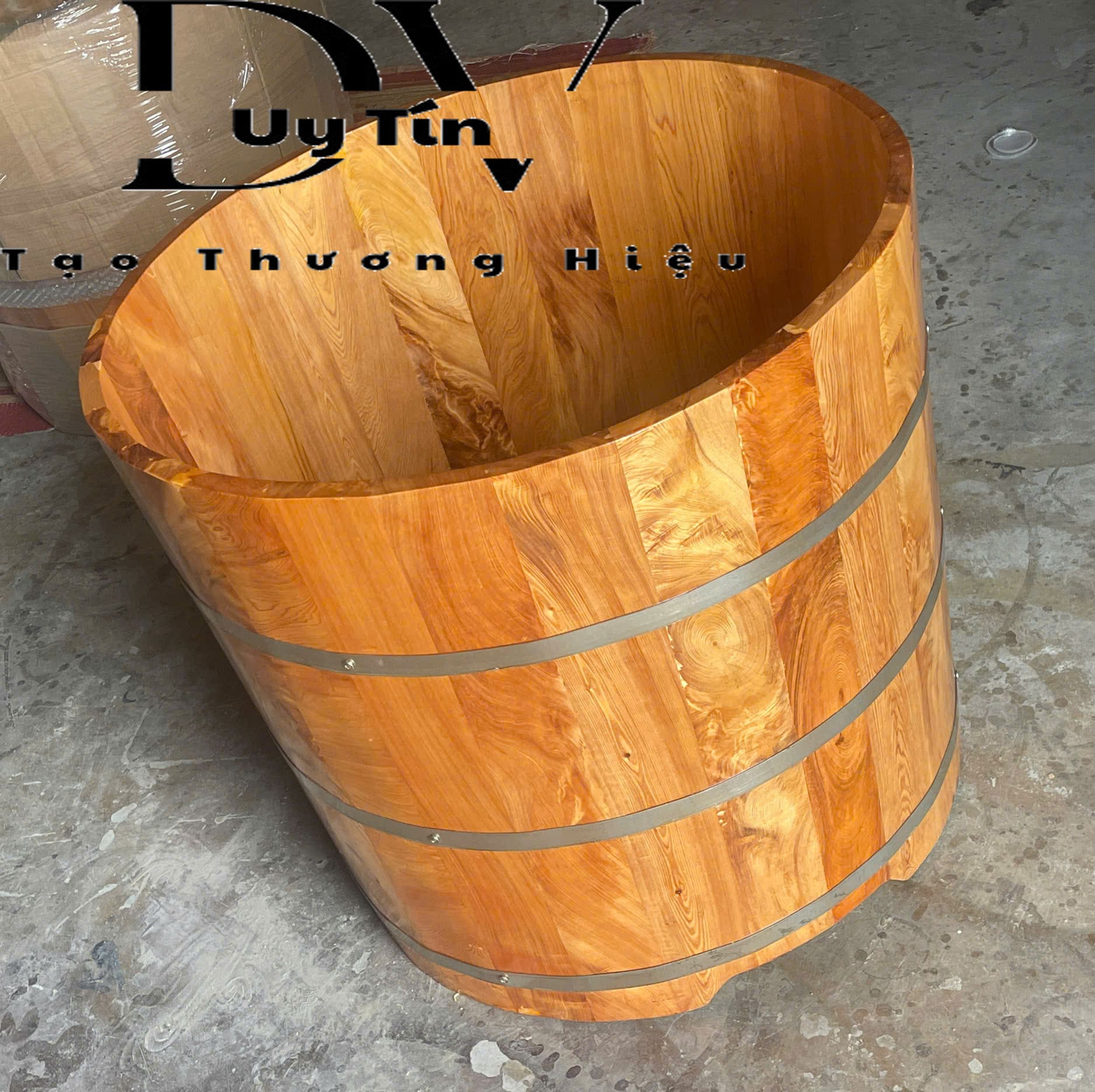 Bồn Tắm Đứng Bằng Gỗ Pơ Mu