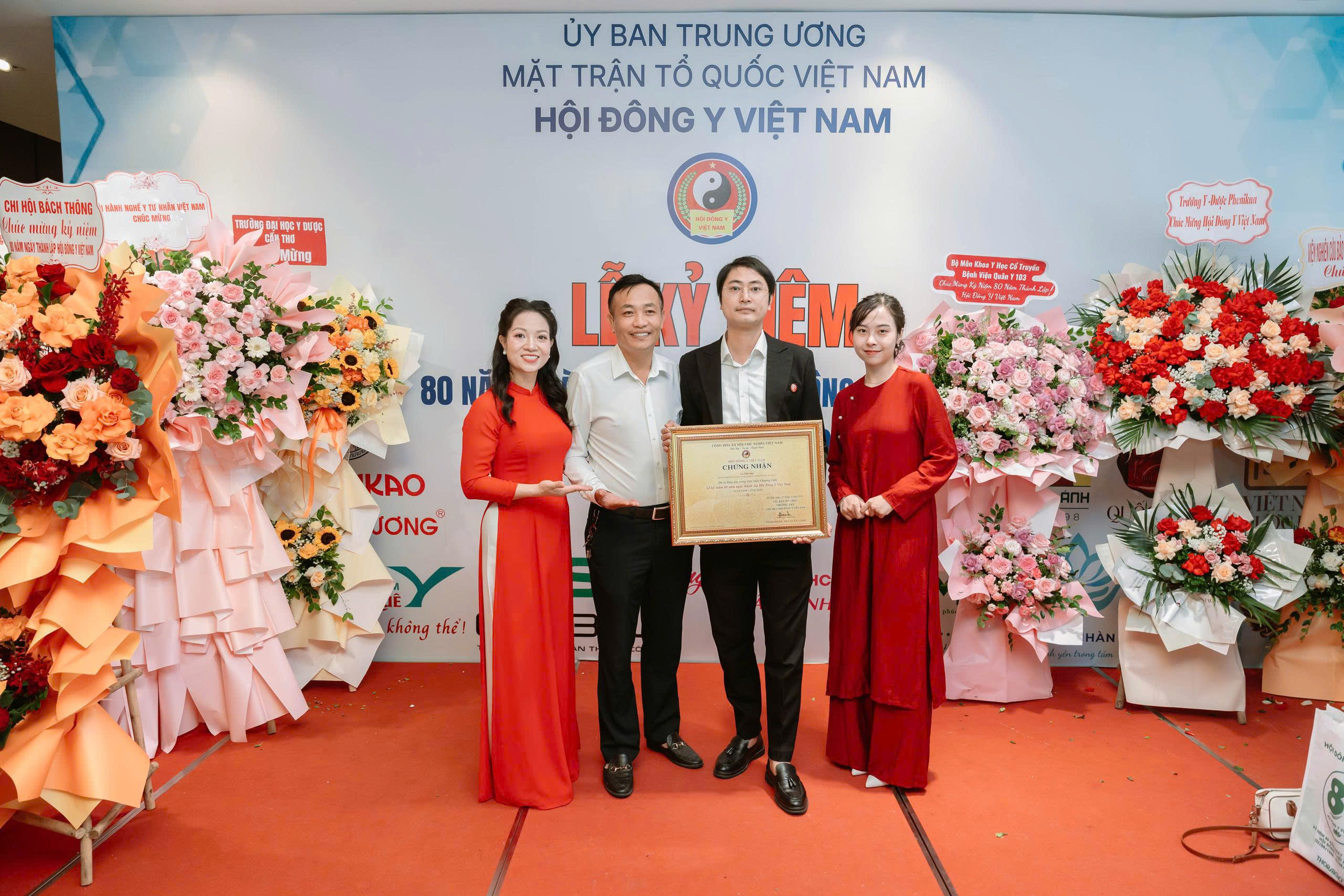 🎉 BÁCH THẢO NGỰ Y VINH DỰ NHẬN BẰNG KHEN TẠI LỄ KỶ NIỆM 80 NĂM NGÀY THÀNH LẬP HỘI ĐÔNG Y VIỆT NAM 🎉