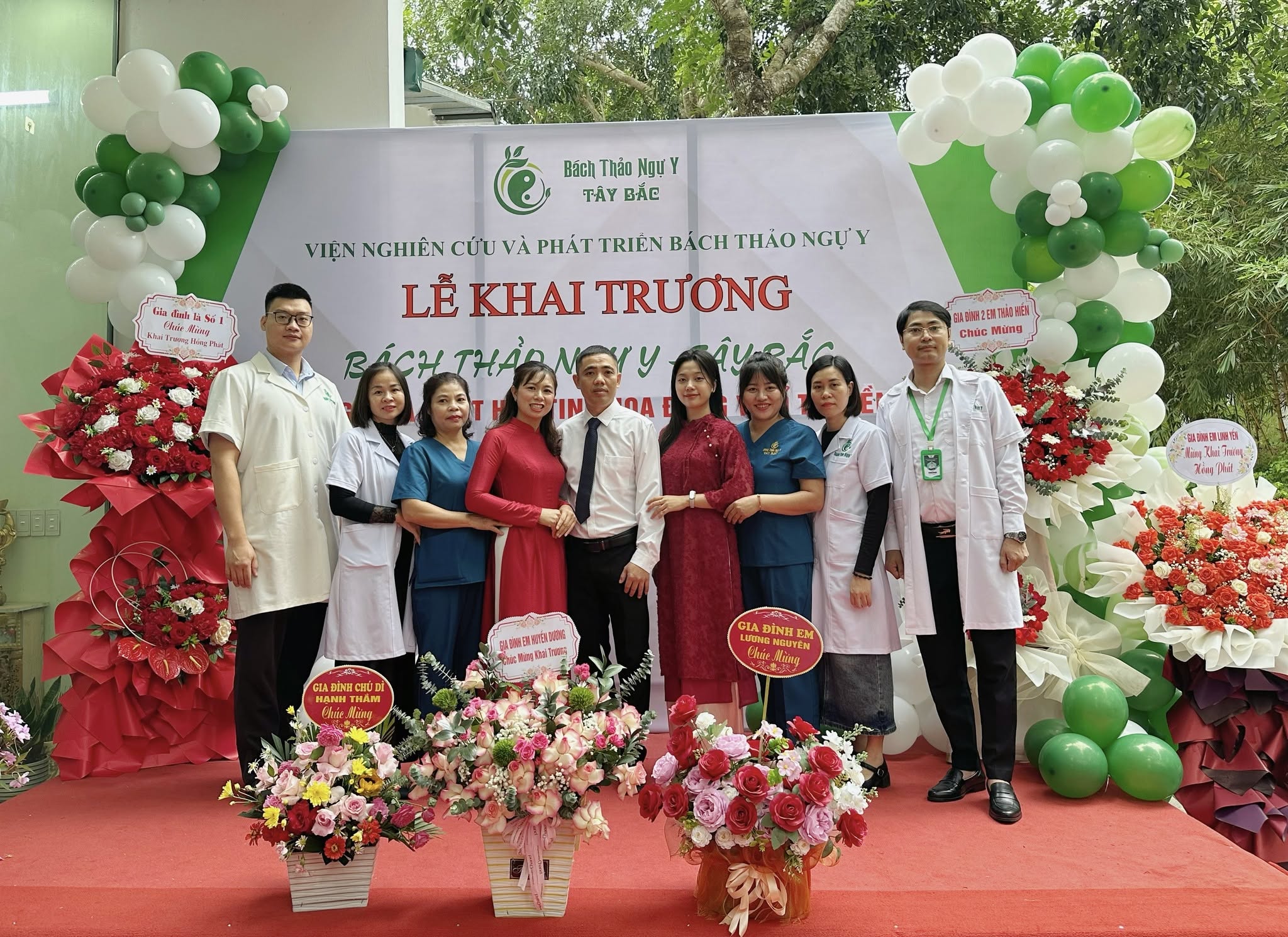 KHAI TRƯƠNG BÁCH THẢO NGỰ Y TÂY BẮC