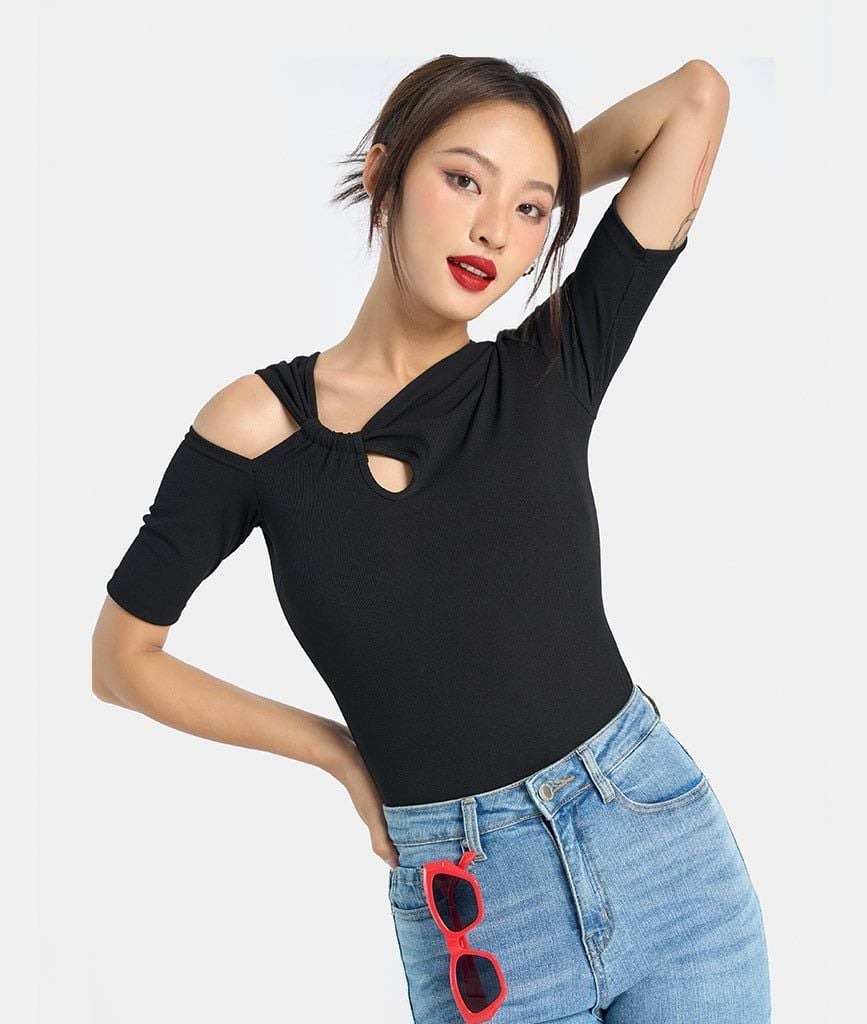 ÁO THUN CUTOUT NGỰC TAY NGẮN