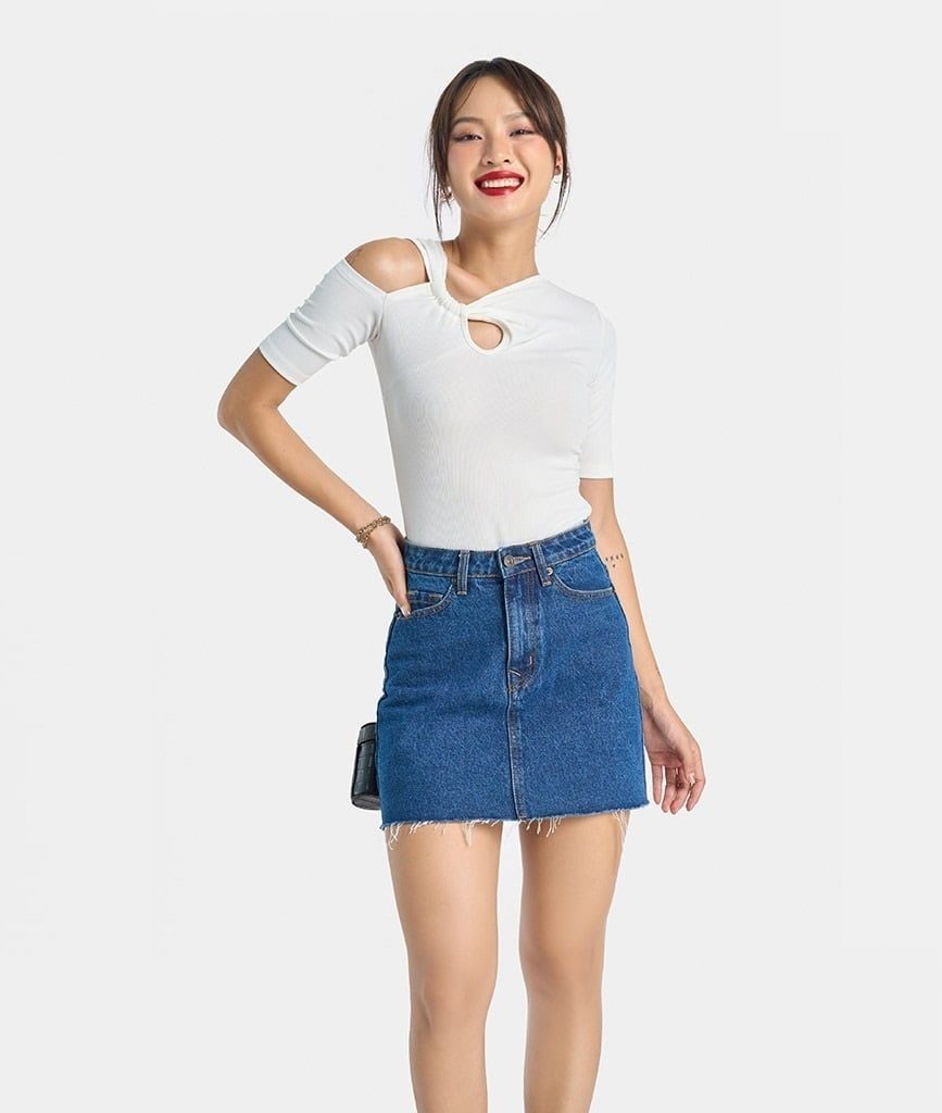 ÁO THUN CUTOUT NGỰC TAY NGẮN