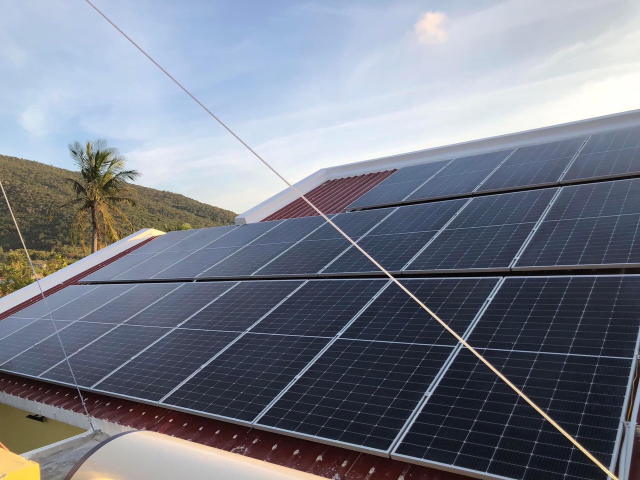 Hệ thống điện năng lượng mặt trời lưu trữ độc lập 10.7kWp - 20.48kWh