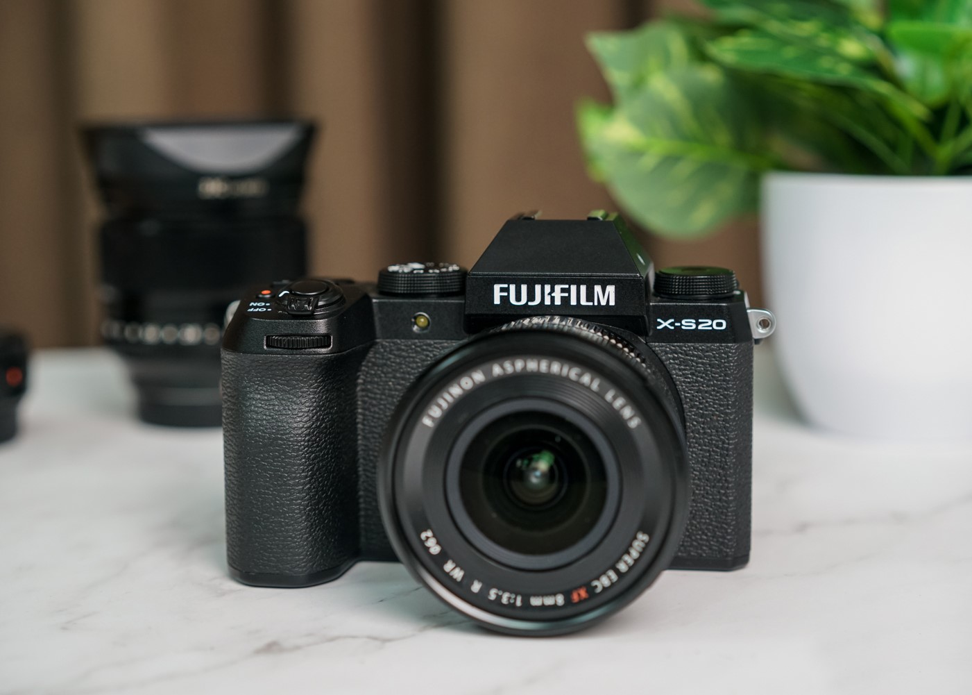 [Đánh giá] Fujifilm X-S20: Chiếc Máy Ảnh Nhỏ Gọn Đa Năng Dành Cho Người Sáng Tạo Nội Dung