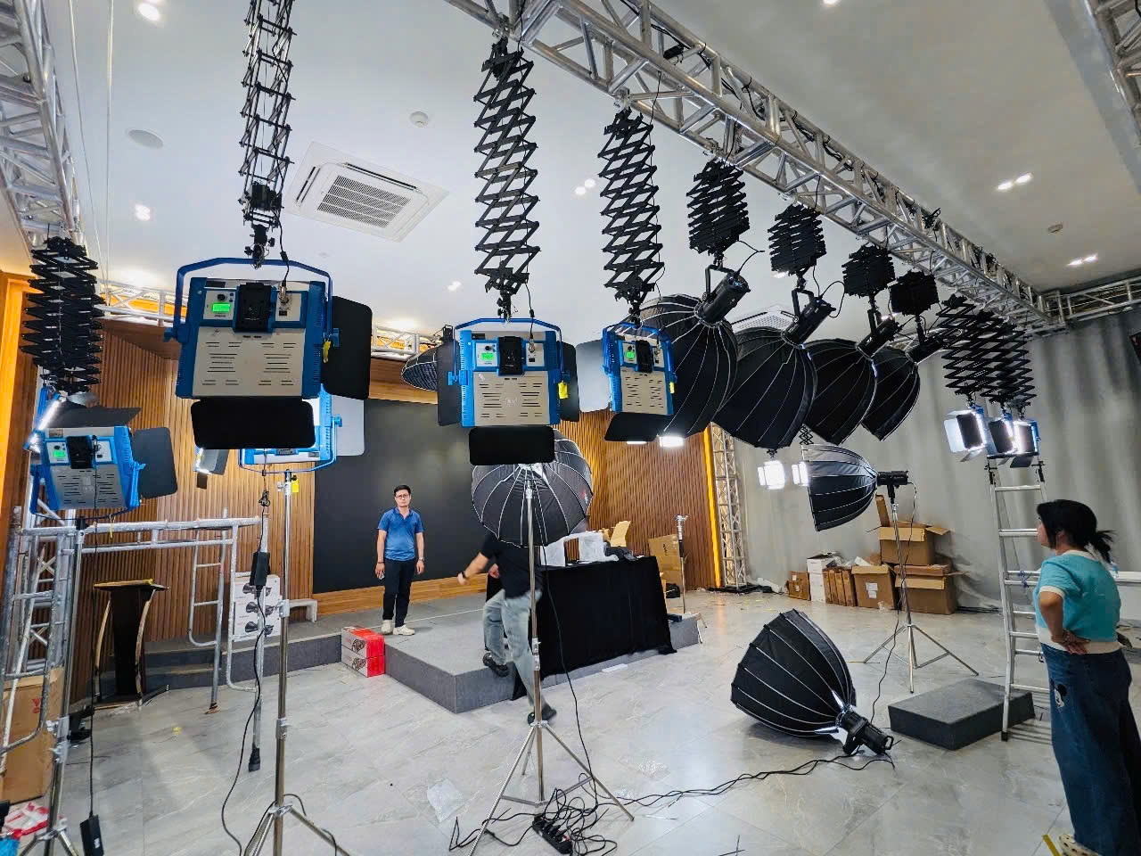 Yến Tâm Camera mang đến dịch vụ&nbsp;thi công setup phòng livestream chuyên nghiệp
