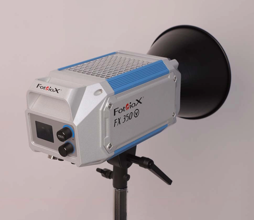 Đèn led fotodiox FX350 cho phép người dùng có thể kết hợp nhiều đèn cùng một lúc 