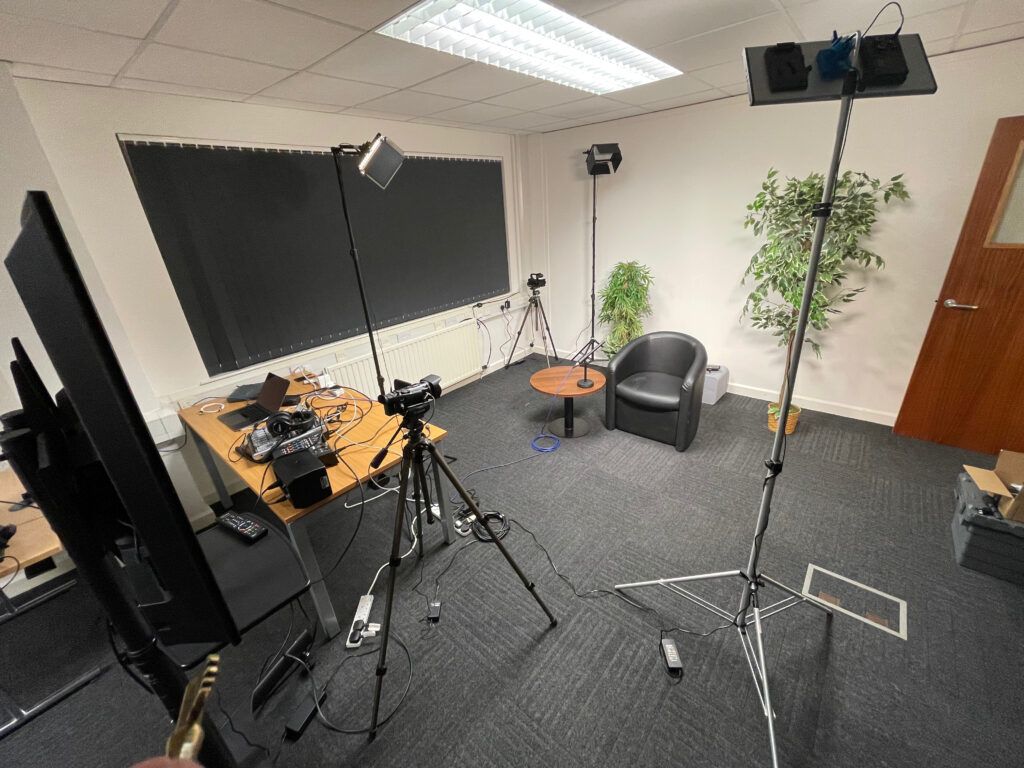 dich-vu-setup-phong-quay-livestream-1.jpg