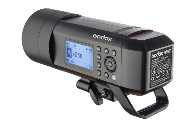 Bảo quản đèn Flash ngoài trời Godox AD400Pro.