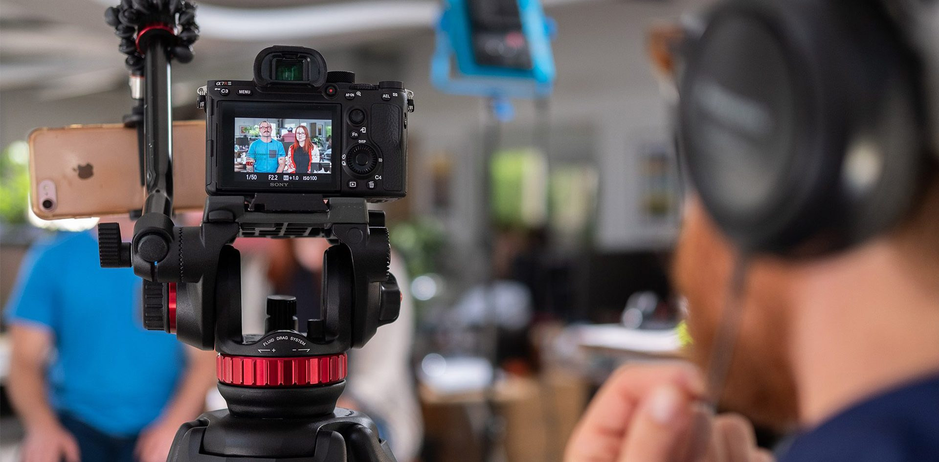 Chân máy quay livestream có cần không?
