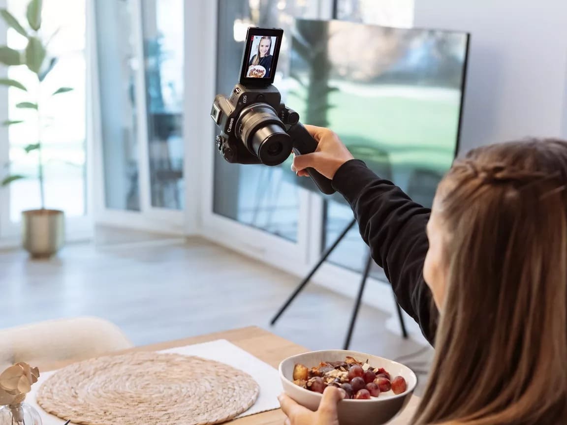Máy ảnh canon loại nào tốt cho những vloger chuyên nghiệp?