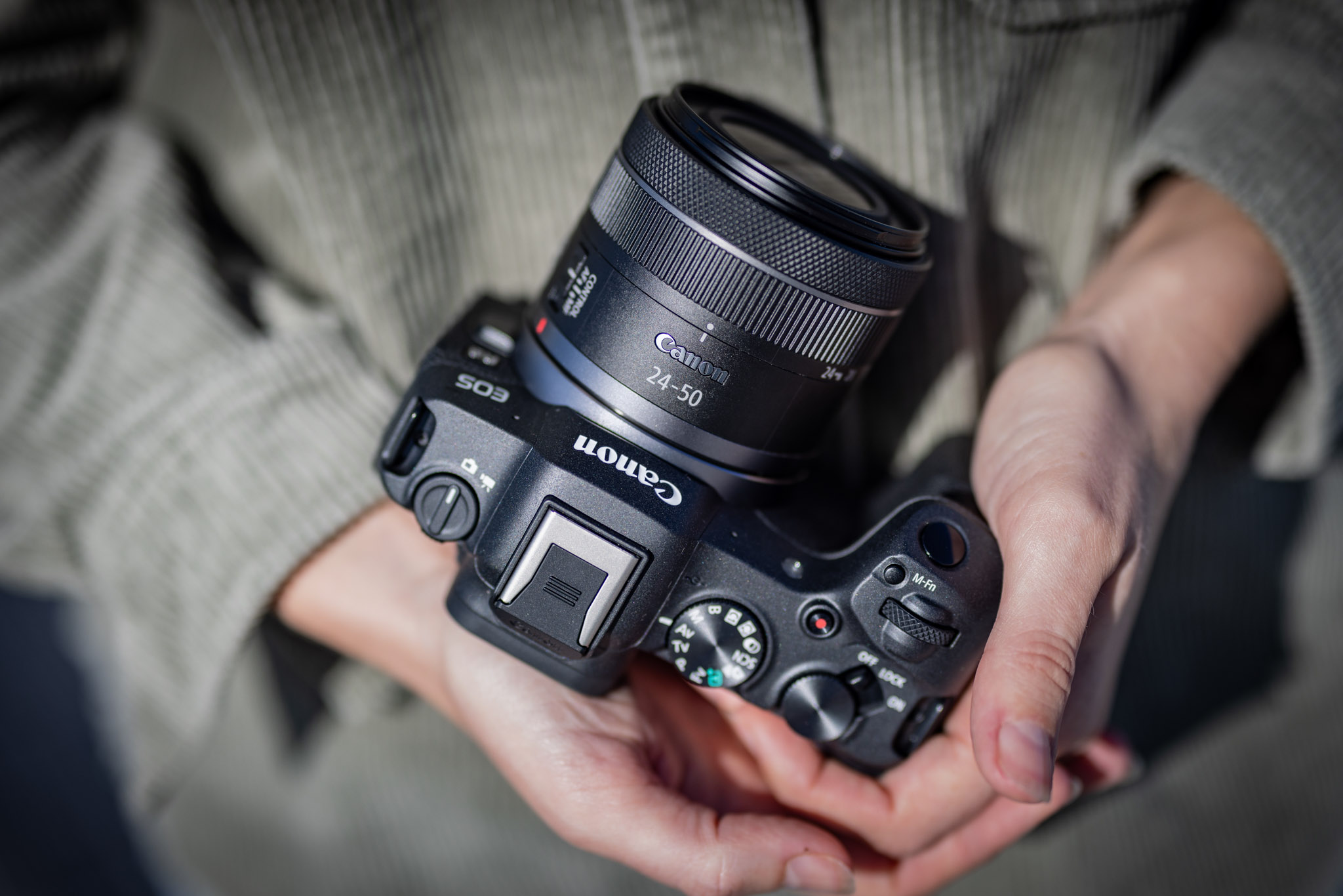 Máy ảnh Canon nào chụp đẹp giá rẻ