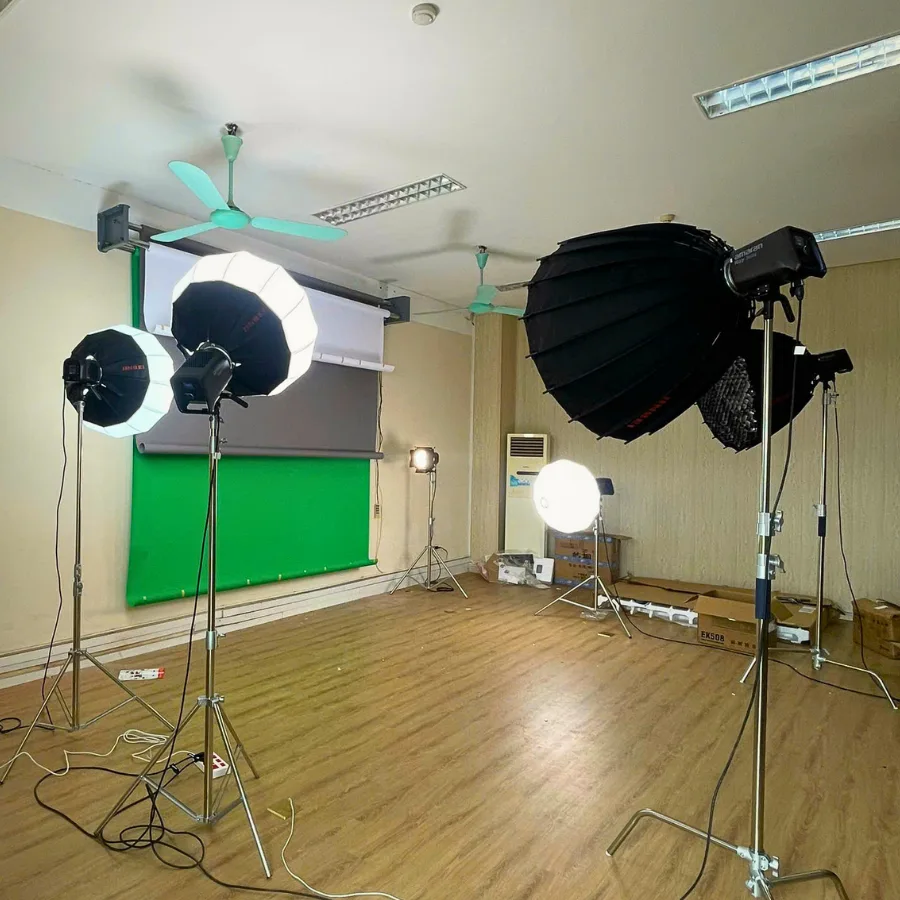 Setup ánh sáng với bộ đèn Amaran Ray