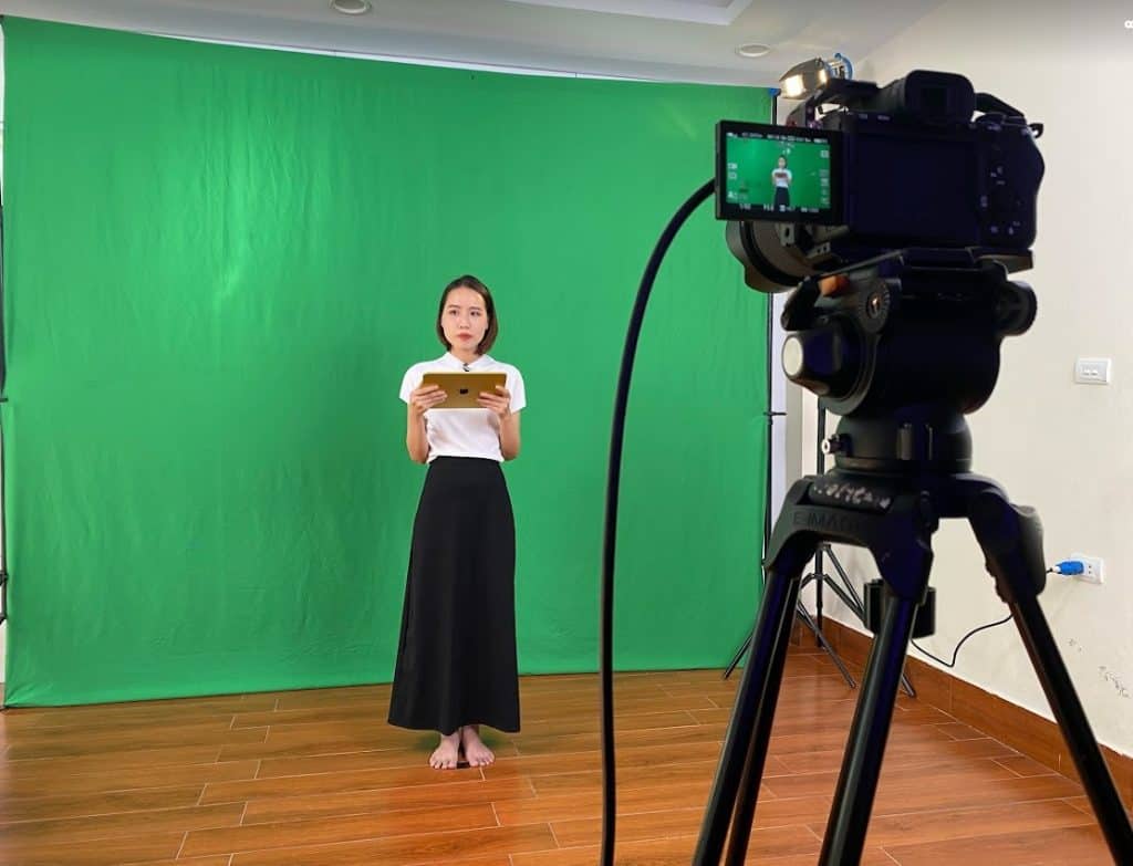 Chân máy quay livestream có cần không? Lợi ích của chân máy quay