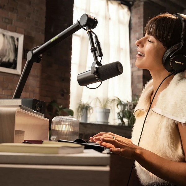 Micro Thu Âm Shure SM7B Vocal Microphone Cho Studio, Podcast Chuyên Nghiệp