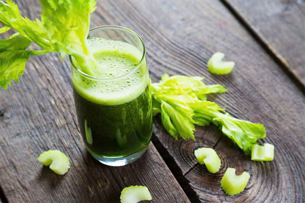 Sự thật về nước ép cần tây: Nên uống lúc nào để detox hiệu quả?
