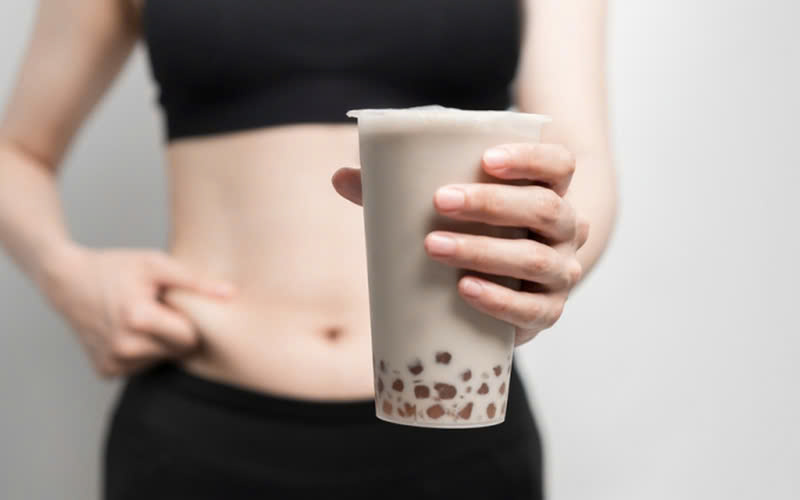 Uống Trà Sữa Lúc Đói – Không Chỉ Tăng Đường Huyết Mà Còn Hại Dạ Dày Cấp Tốc