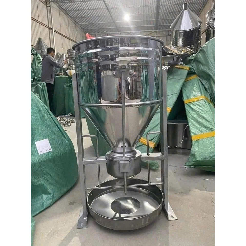 Máng Ăn Cho Heo: Giải Pháp Tối Ưu Chi Phí Và Hiệu Quả Chăn Nuôi