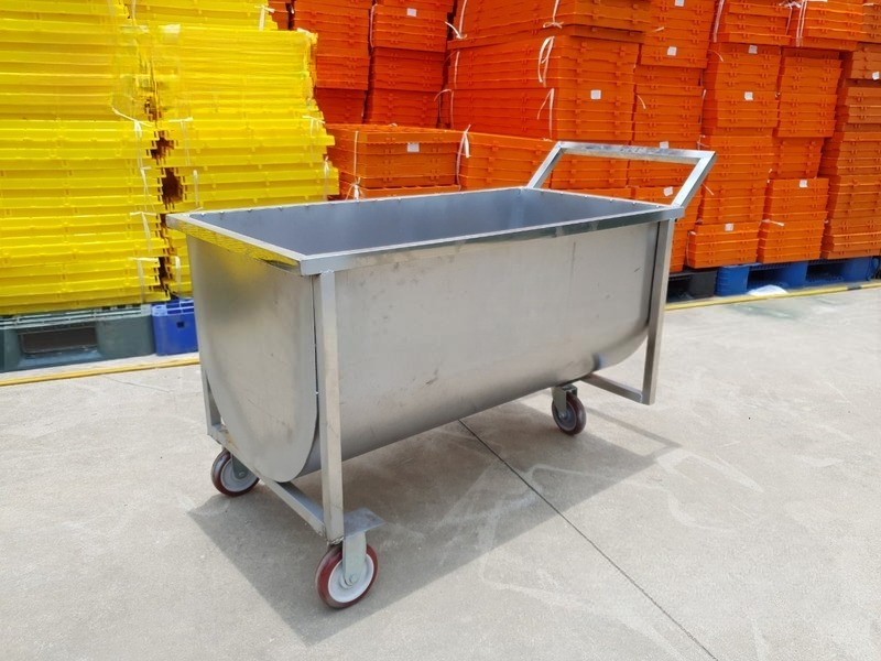 Xe Đẩy Cám: Thiết Bị Cần Thiết Để Tối Ưu Quy Trình Chăm Sóc Vật Nuôi